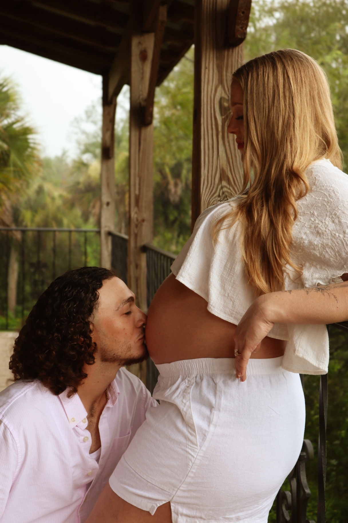 Maternity portrait on the dunes